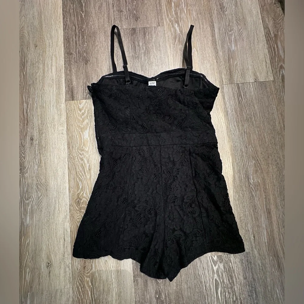 LACE ROMPER - Picture 3 of 4